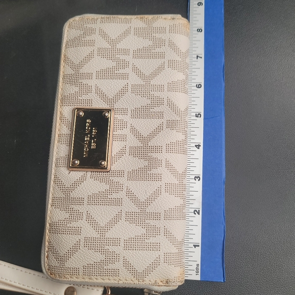 Michael Kors Tan and Beige Wristlet Long Wallet - Picture 9 of 13